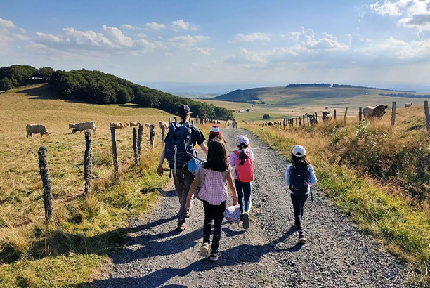 Vacances pour tous - colonies de vacances  - Laguiole - La prairie aux marmitons