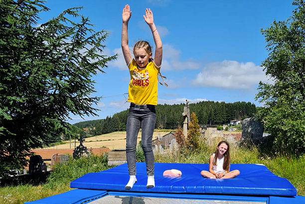 Vacances pour tous - colonies de vacances  - Le Bessat - Cirque et trampoline